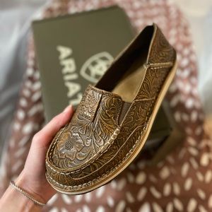 Brown Floral Emboss Ariat Cruiser